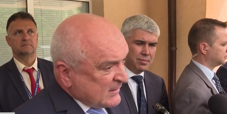 Премиерът Главчев: Няма да изпращаме войски на бойното поле