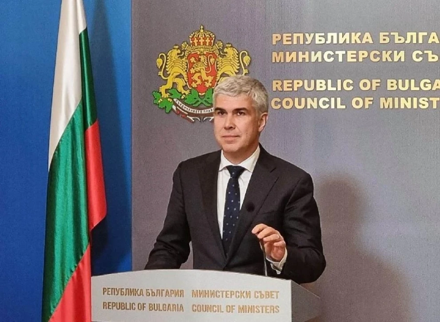 Кабинетът ще покрие дефицита в енергийния фонд, за да няма поскъпване на цената на тока