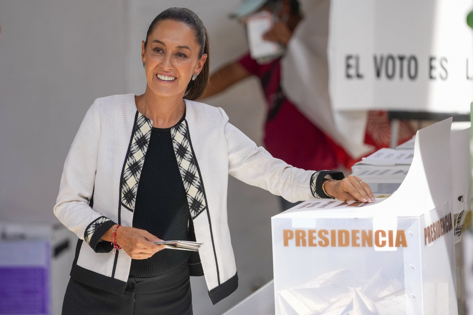 61 годишната кандидатката на управляващата партия в Мексико Клаудия Шейнбаум климатолог