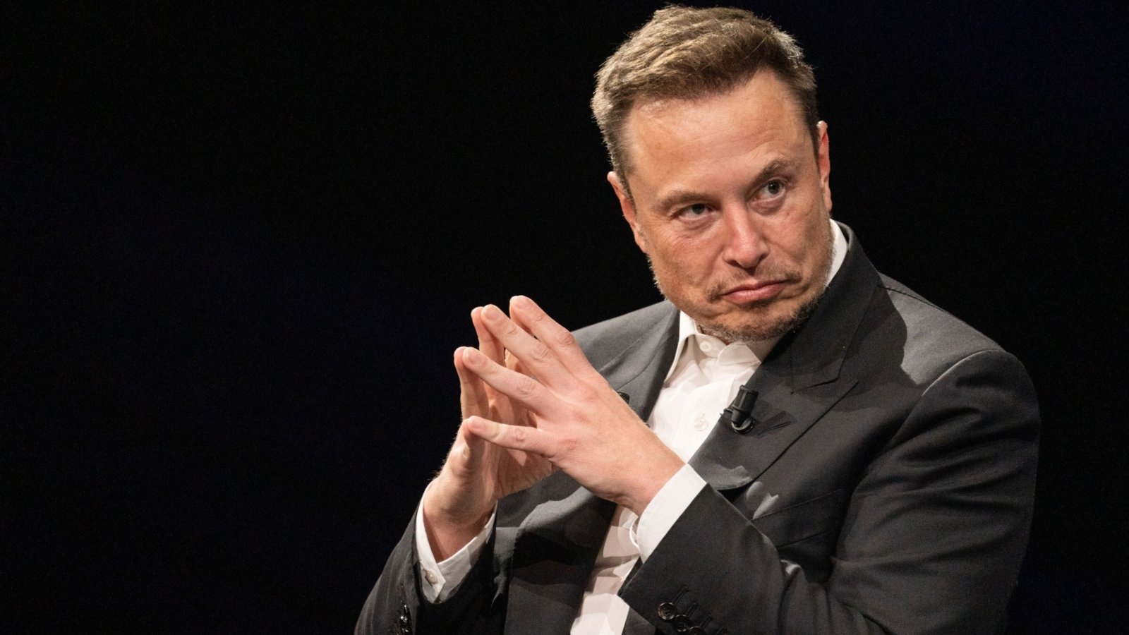 Председателят на съвета на директорите на Tesla Робин Денхолм призова