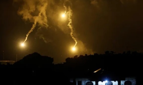 Хизбула изстреля десетки ракети по Израел