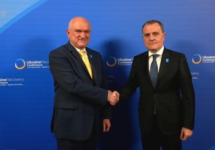 България има интерес да участва в коридора за пренос на зелена енергия от Азербайджан