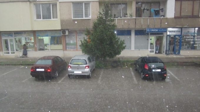Силна градушка в Ботевград и околните села