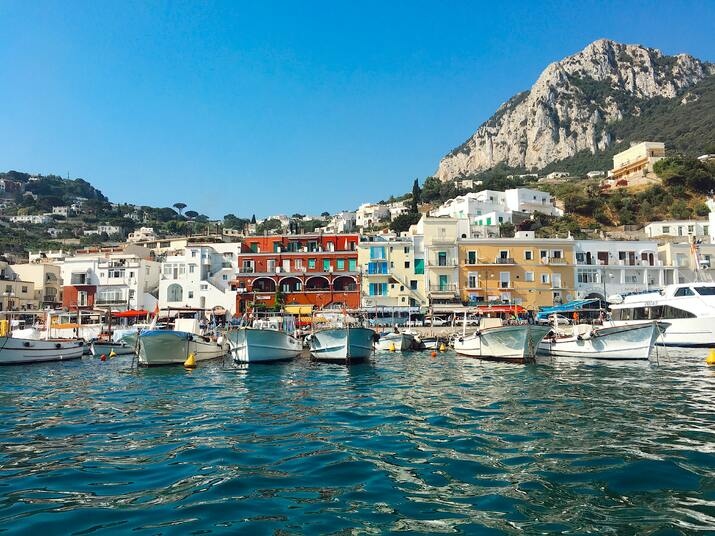 Италианският остров Капри вдигна забраната за прием на туристи след