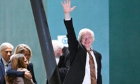 След години преследване основателят на Уикилийкс Джулиан Асандж се прибра