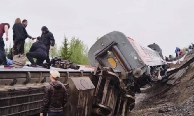 Пътнически влак дерайлира в северната част на Русия предаде Ройтерс