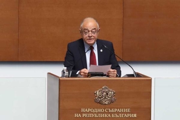 Скандал дали Атанас Атанасов е опитал да вербува военни разузнавачи