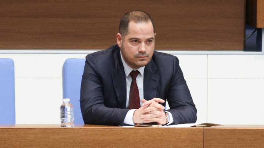Парламентът изслушва вътрешния министър за влизането на Брендо в България