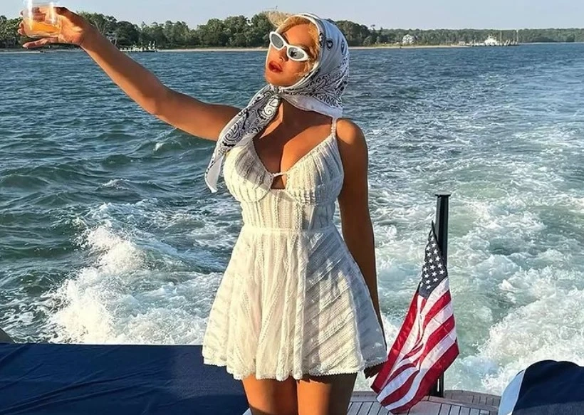 Бионсе и Джей Зи почиват на луксозна яхта