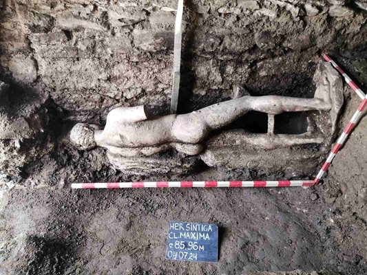 Новооткритата в античния град край Петрич Хераклея Синтика мраморна статуя