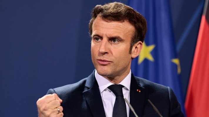 Френският президент Еманюел Макрон спря да се появява публично тъй