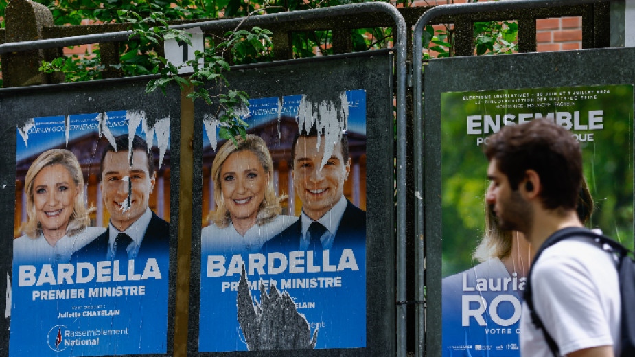 Франция прави исторически избор с гласуването на днешния балотаж на