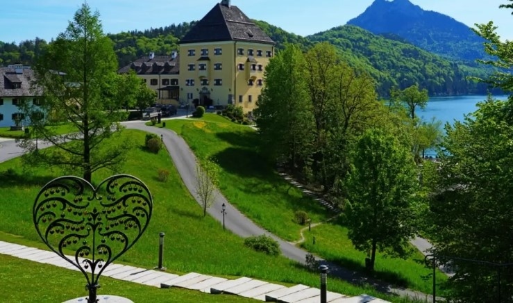 Превърнаха замък в един от най-луксозните хотели в Европа (СНИМКИ)