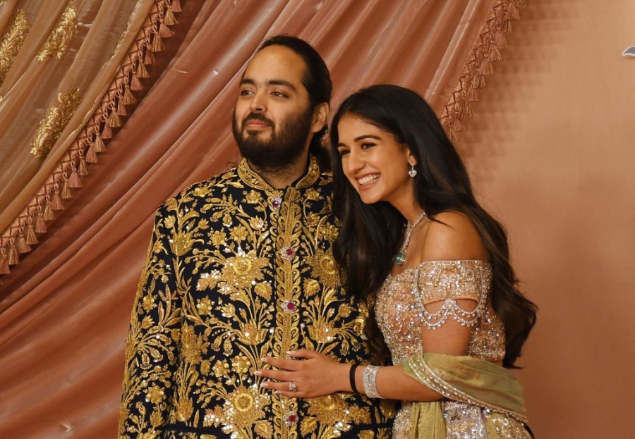 Сватбата на сина на най-богатия азиатец събра знаменитости от цял свят и блокира Мумбай