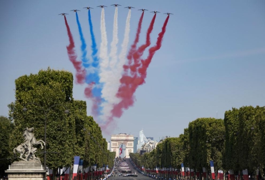 Франция отбелязва националния си празник
