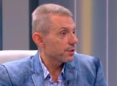 Крум Савов хвърли бомба: Младо момче се обеси в тоалетната на Нова ТВ