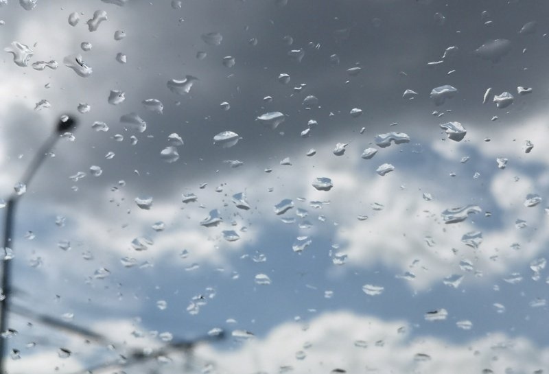 Дъждовен четвъртък: Жълт и оранжев код за интензивни валежи 