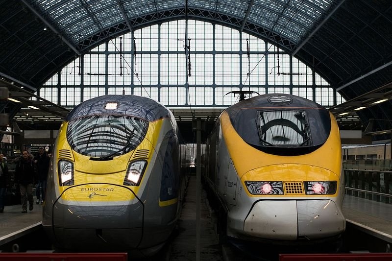 Железопътният оператор Евростар посъветва днес клиентите си да отложат пътуванията