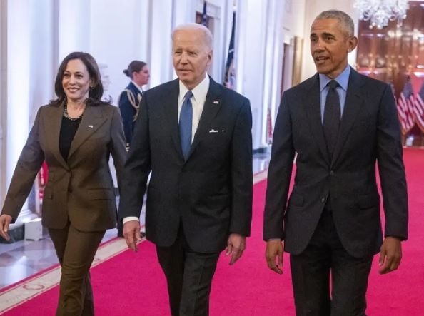 Бившият президент Барак Обама и съпругата му Мишел подкрепиха кандидатурата