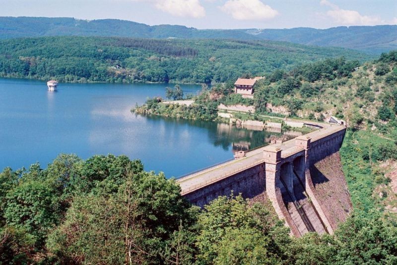 Нивата на водата в язовирите в Централна България продължават да