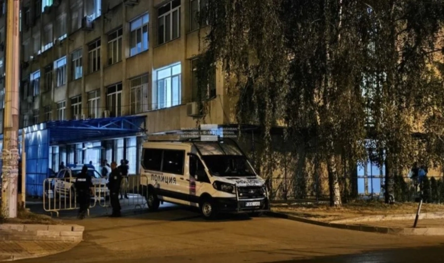 Простреляха Митко Русия и сина му на паркинг в Младост