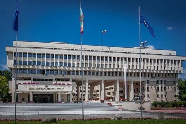 МВнР: Продължаваме да работим активно за евакуиране на българските граждани