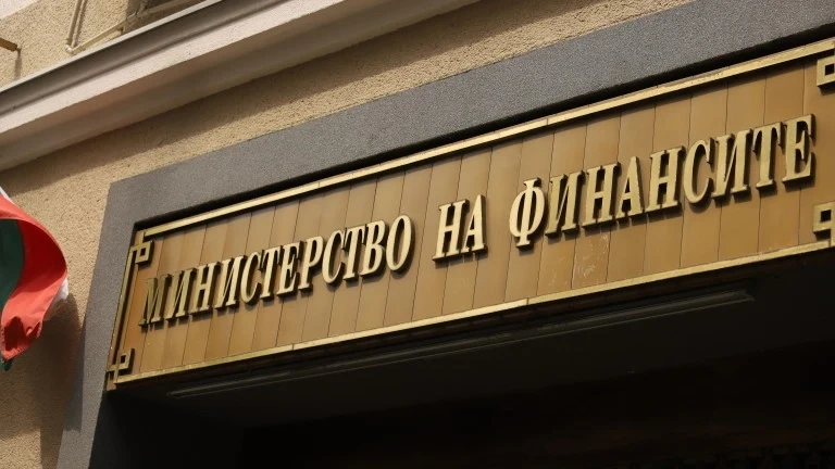 Пеканов за ПВУ: Вече съм отчаян, губим пари  