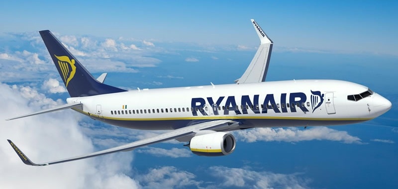 Нискотарифният превозвач Райънеър Ryanair заплаши днес да спре да обслужва