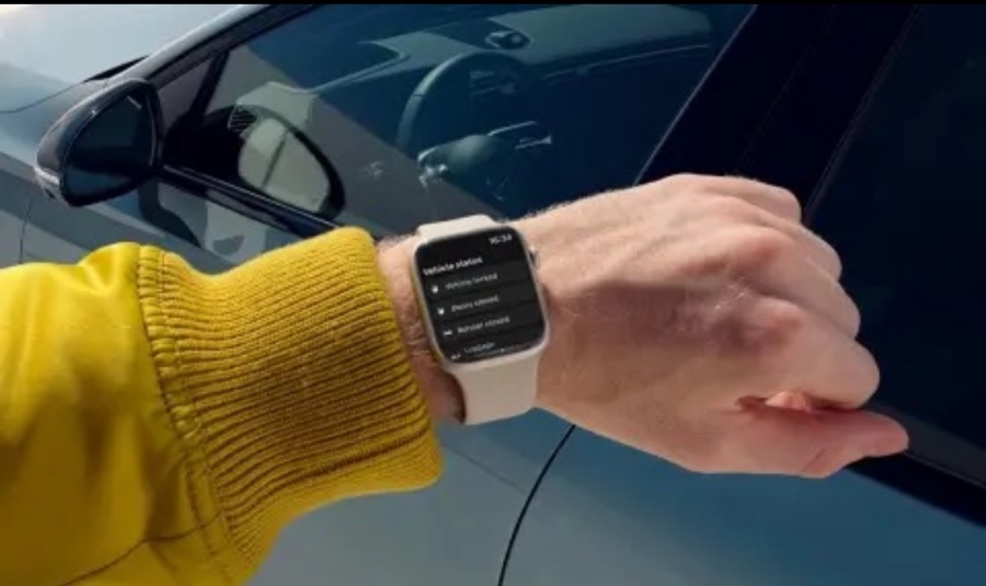 Собствениците на Mercedes вече могат да отключват колите си с Apple Watch