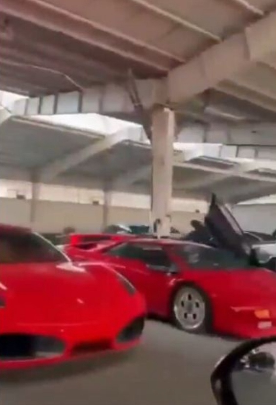 Lamborghini, Rolls Royce, Bentley и Ferrari F50 са сред колекцията от над 40 автомобила на Башар Асад