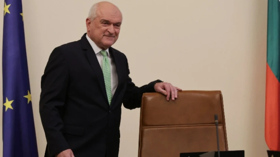 Главчев ще отговаря на депутатски въпроси