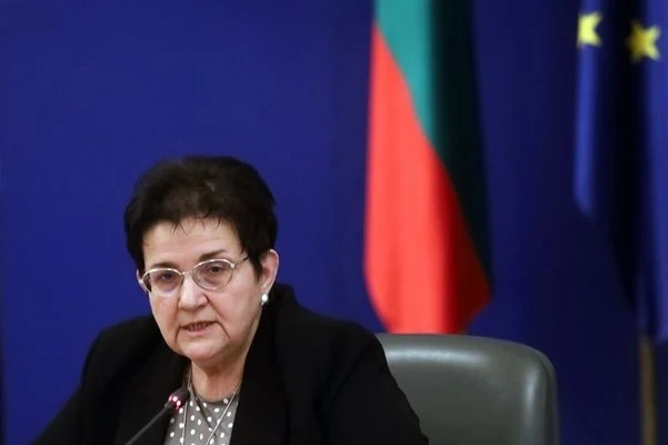 Петкова: Аз няма да бъда финансовият министър, който да предложи намаляване на доходите и пенсиите на хората