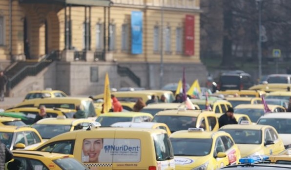 Два протеста затрудниха сериозно придвижването в центъра на София първо 