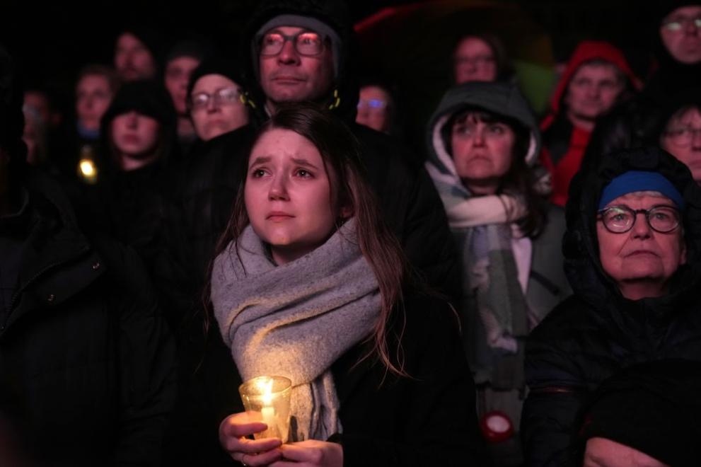 Стотици германци включително представители на крайната десница се събраха тази