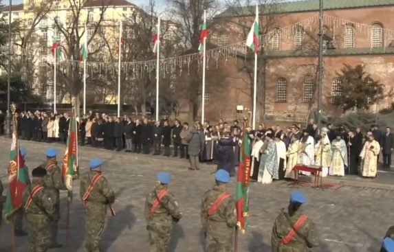 Пред Паметника на Незнайния воин се провежда традиционният богоявленски водосвет