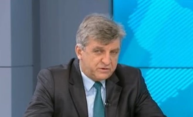 Министърът на околната среда и водите Манол Генов прие поста