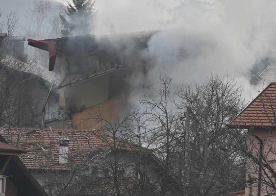 Намериха тяло сред отломките на взривената къща в Банкя