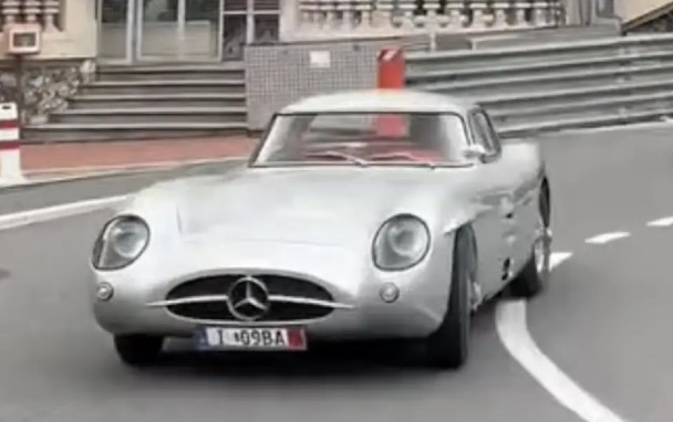 Легендарният Mercedes Benz 300 SLR Uhlenhaut Coupe от 1955 г