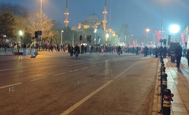 Хиляди на протест в Истанбул за шеста поредна вечер