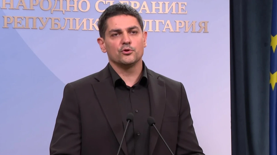 Радостин Василев отново е зам.-председател на НС