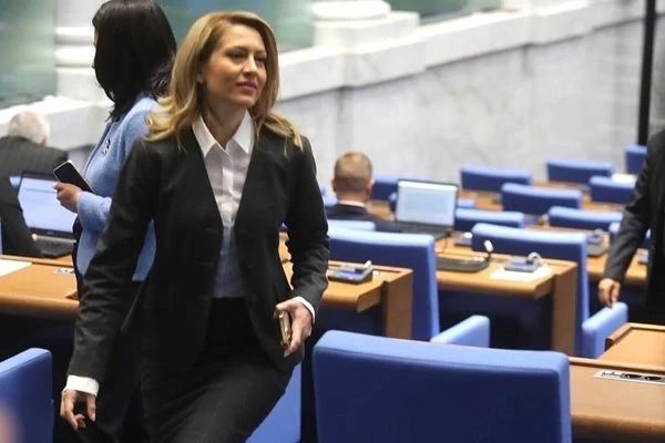 Рая Назарян: ДПС на Доган няма да постави държавата под риск, вотът на недоверие няма да мине