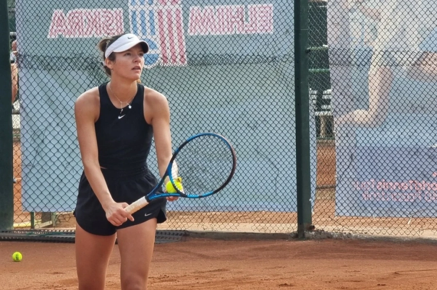 Лиа Каратанчева отпадна рано от турнир във Франция