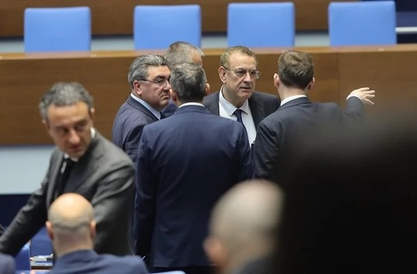 Доган ще гласува с МЕЧ и Възраждане срещу кабинета, но партньорите облекчени, че си тръгна