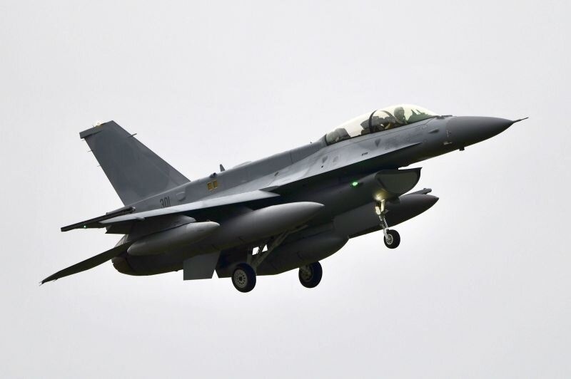 Вторият F-16 Block 70 лети от САЩ към България