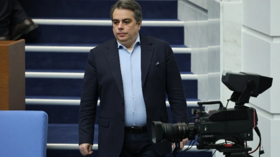 Асен Василев: Надявам се, че няма да се прави реформа, с която да се ощетят пенсионерите