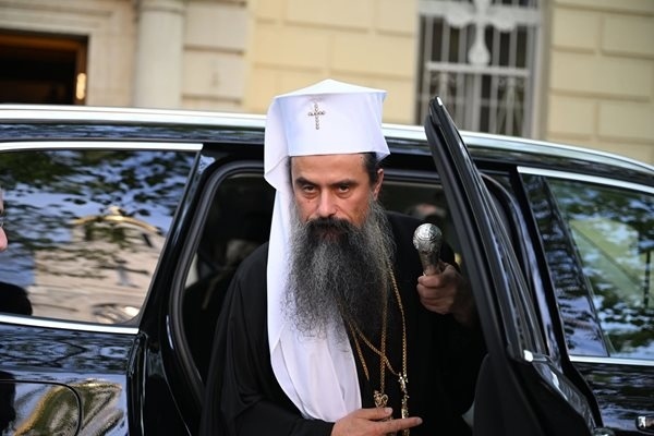 Патриархът пристигна във Варна за честванията на покръстването и създаването на азбуката