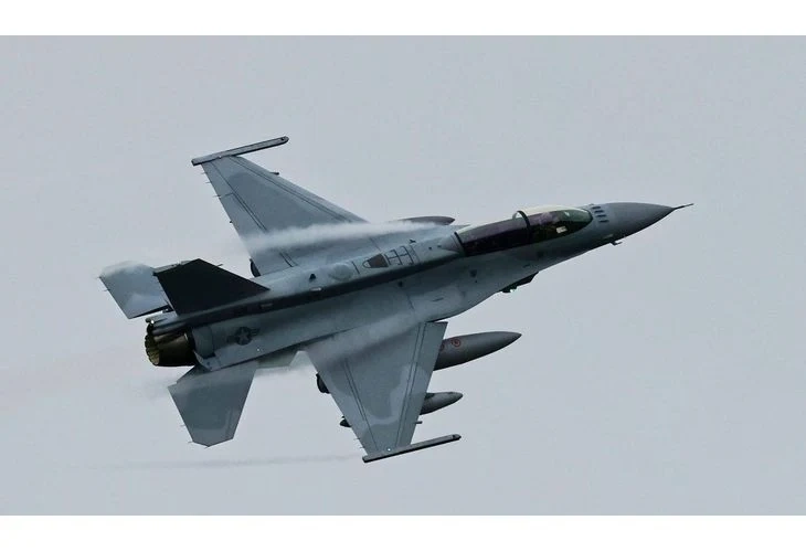 Военният министър: Няма скандал с българските F-16, а едно недоразумение