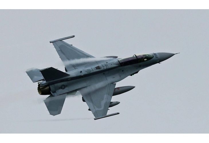 Военният министър: Няма скандал с българските F-16, а едно недоразумение