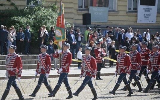 Политиците - с поздравления за Гергьовден и Деня на Българската армия