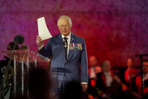 Крал Чарлз III поздрави новия папа Лъв XIV